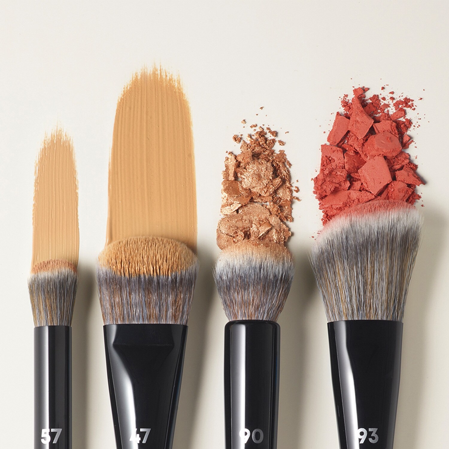 PRO FOUNDATION BRUSH 47 (BROCHA PARA BASE DE MAQUILLAJE)